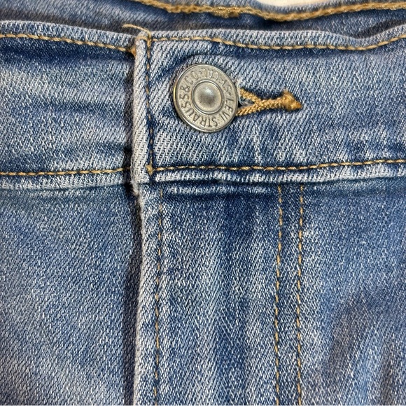 Levi's Hypersoft High-Rise Denim Jeans Cutoff Shorts Size 14/W32 NWT - Picture 4 of 11